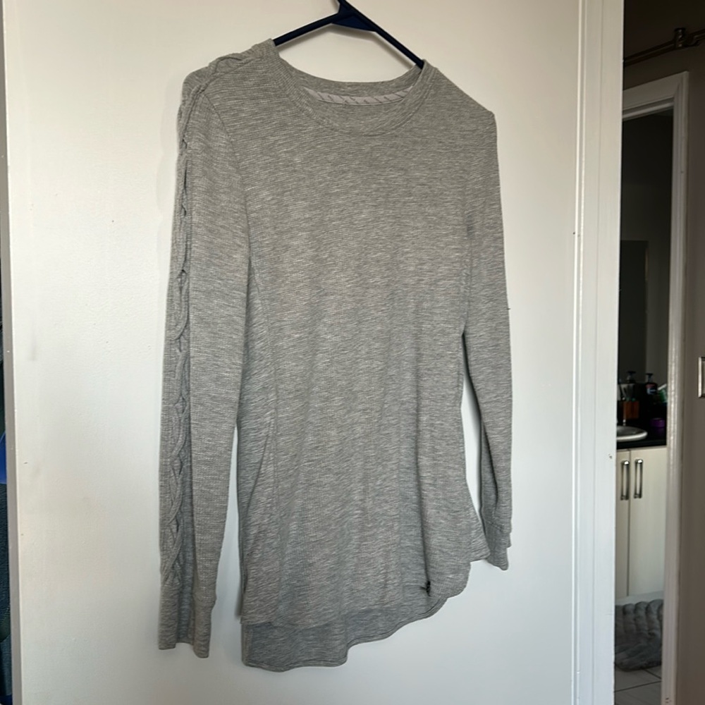 Amazing grey waffles knit Marc New York shirt with adoreable cross cross sleeves
